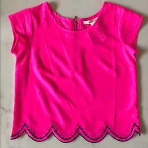 Neon pink scalloped crop top – size small NWT